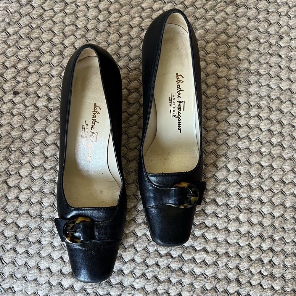 Salvatore Ferragamo 80s Pumps Square Toe Black Suede Tortoise Buckle Accent 8.5